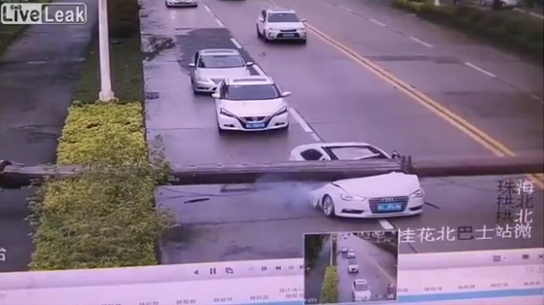 Του ήρθε ο ουρανός στο κεφάλι!